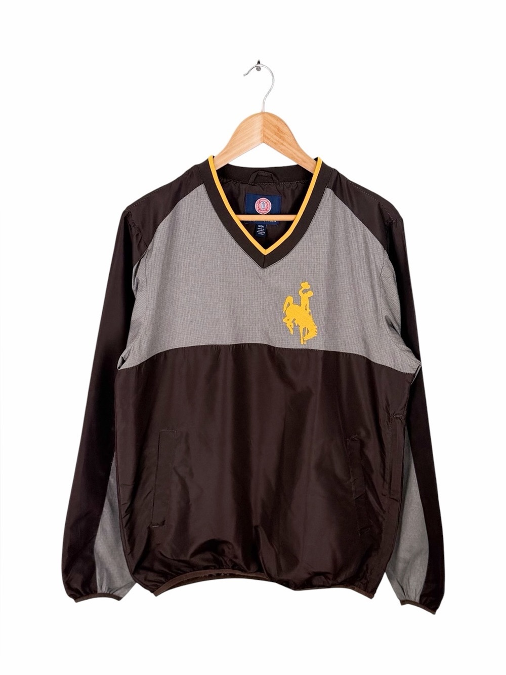 Wyoming Cowboys Men’s Small V-Neck Windbreaker Pullover Brown NCAA Pockets